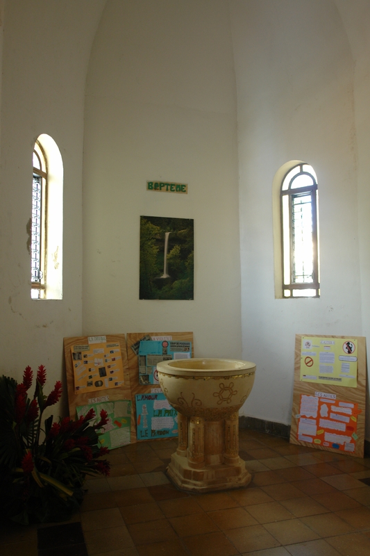 Intérieur, chapelle des fonts (A).