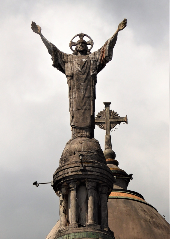 Élévation antérieure, statue du Christ.