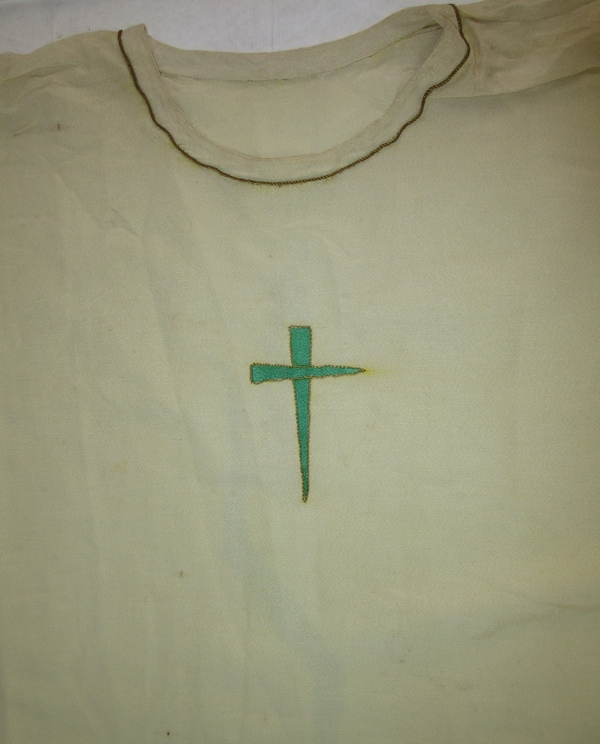 Chasuble, devant : croix.