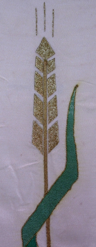 Chasuble, dos : épi de blé brodé.