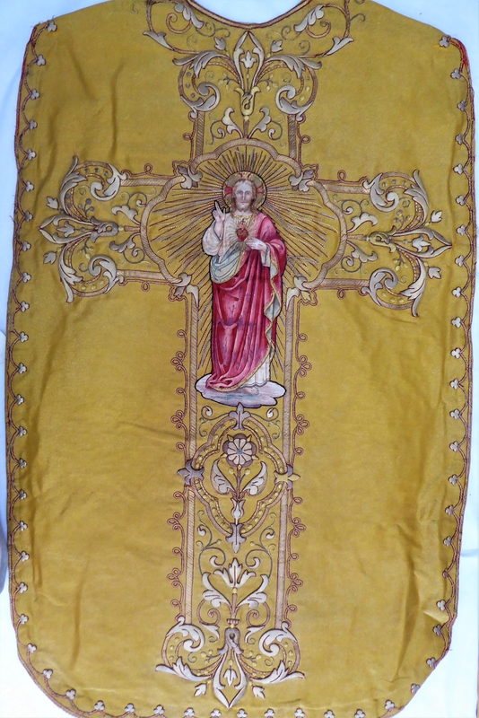 Chasuble, vue générale du dos.