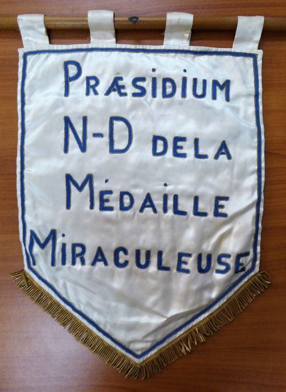 Vue générale du revers. Inscription : « PRÆSIDIUM / N-D DE LA MÉDAILLE MIRACULEUSE »