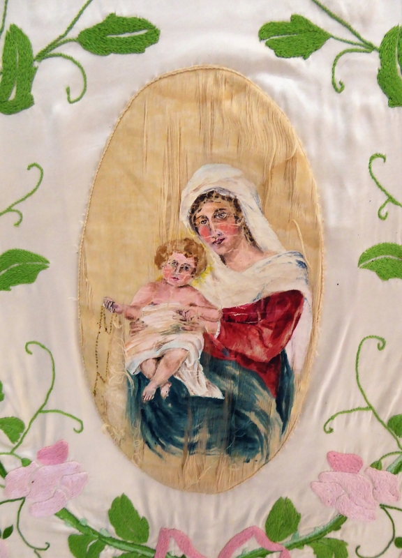 Bannière de procession, médaillon : Vierge à l’Enfant.