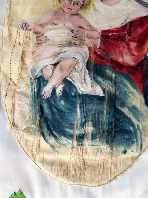 Bannière de procession, médaillon : Vierge à l’Enfant, détail.