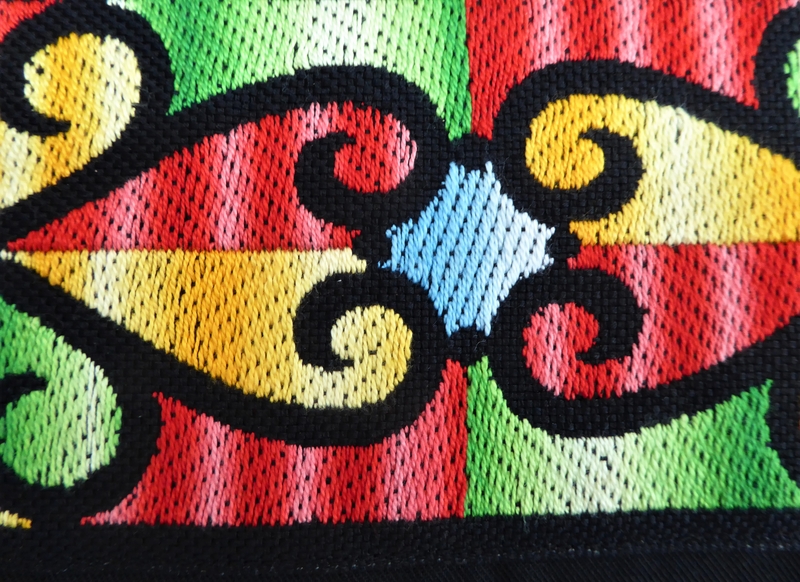 Voile de calice, détail de la broderie.