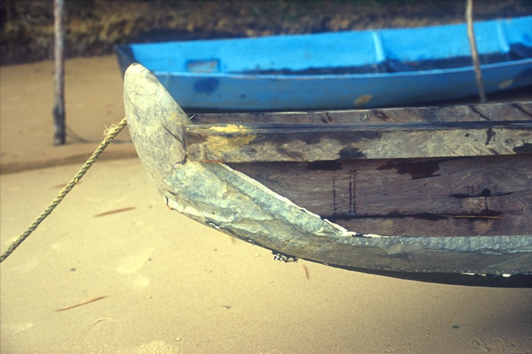 Pirogue fileuse (n°3) à moteur