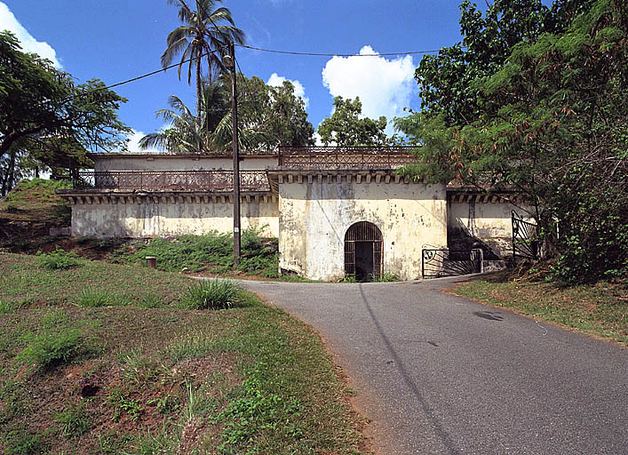L'enceinte du fort, vue générale.