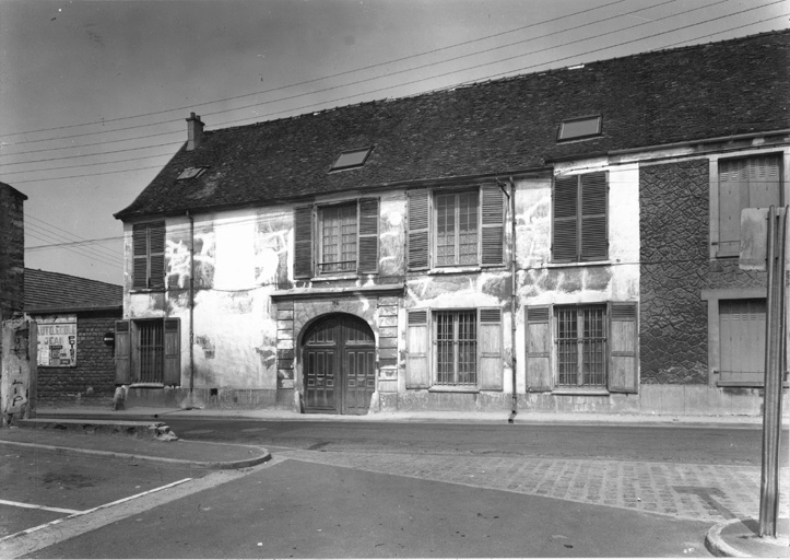 Vue d'ensemble de la façade sur rue.