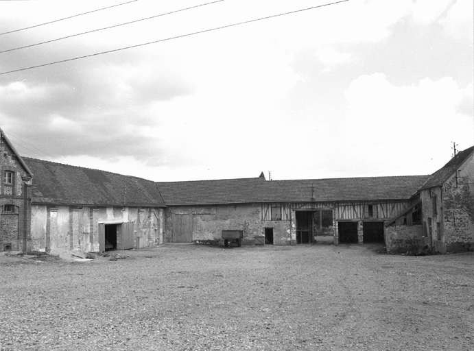 Vue du corps sur rue prise de la cour.