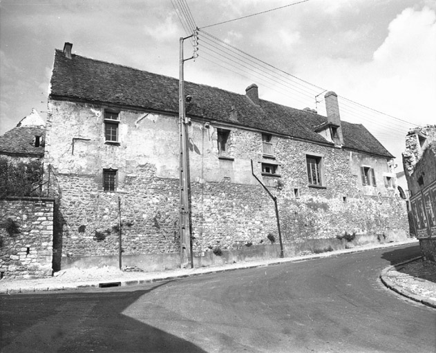 Vue de la façade sur rue.