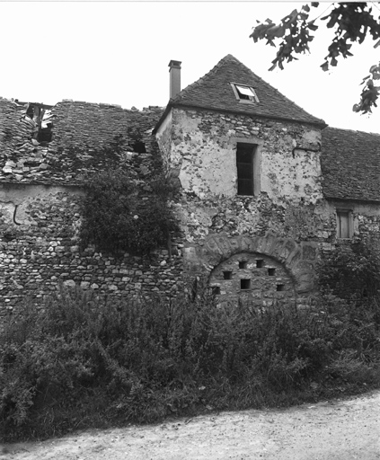 Bâtiment agricole, détail du corps de passage.