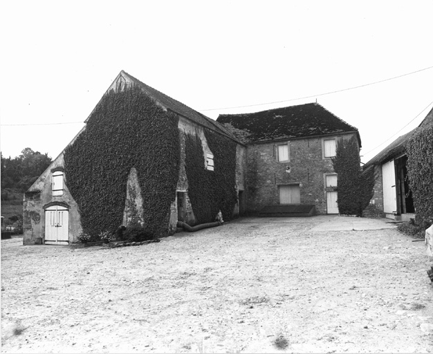 Vue d'ensemble de l'ancien logis (?).