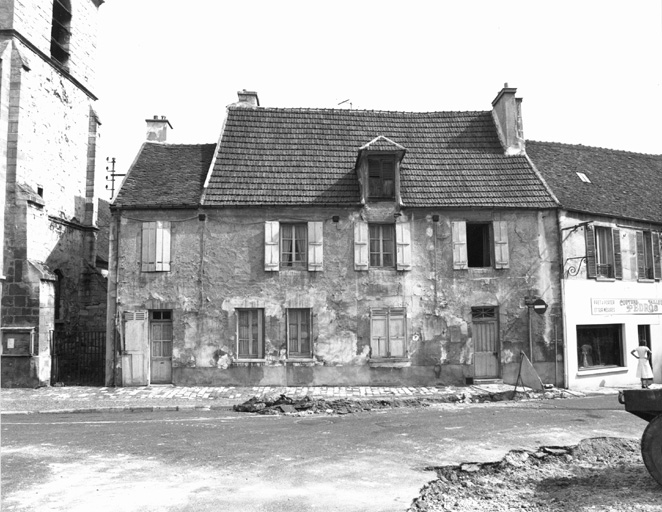 Vue de la façade prise en 1975.