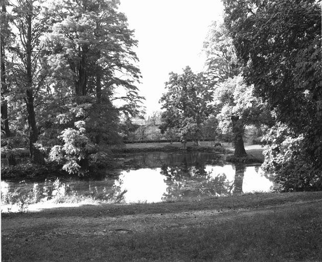 Vue de la pièce d'eau.