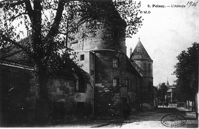 Vue du mur d'enceinte et de la porterie.