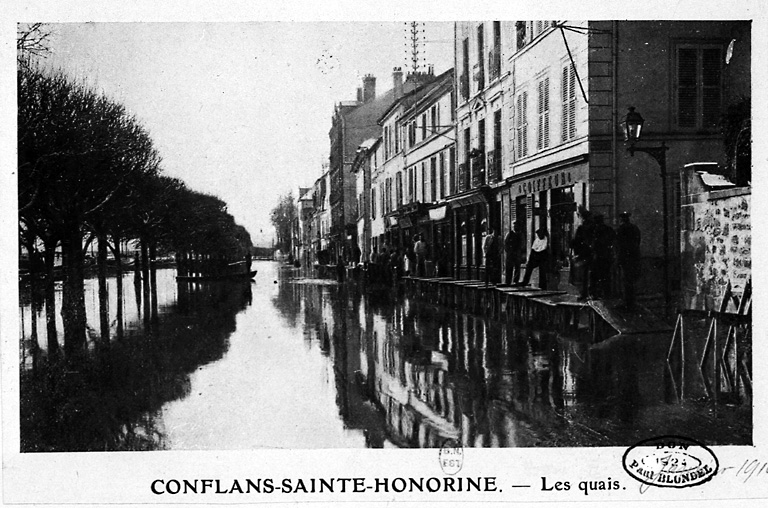 Les quais lors des inondations de 1910.