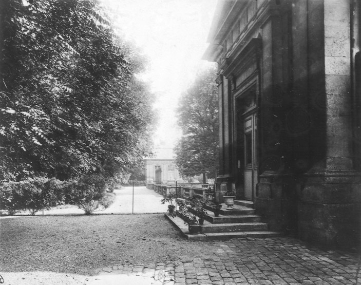 Elévation de pavillons d'entrée sur les douves et le jardin.