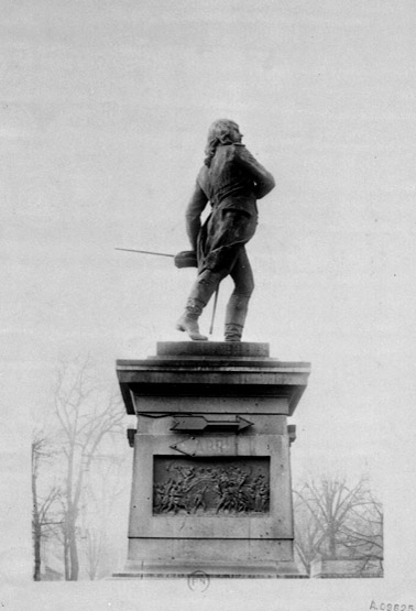 Vue du profil droit.