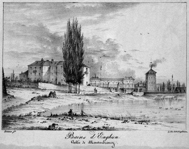 Vue du lac d'Enghien avec à gauche l'hôtel des Quatre Pavillons et au fond, le premier établissement thermal avec à droite sa tour réservoir. Les bords du lac ne sont pas encore lotis, ni aménagés.