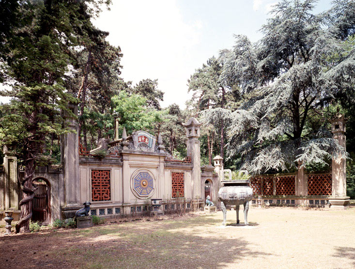 Enceinte devant le temple dite esplanade du Dinh.