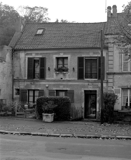 Vue de la façade antérieure.