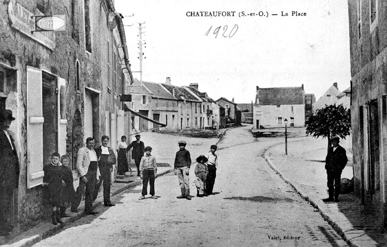 Vue de la place prise du sud-ouest.