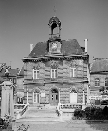 Mairie, groupe scolaire du centre.