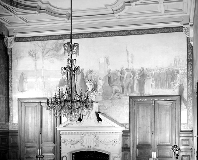 Inauguration d'un monument aux morts.