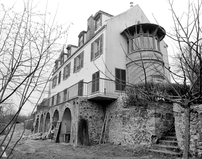 La facade postérieure du logis vue du nord-ouest.