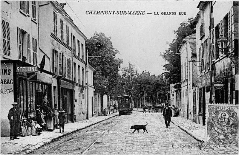 Vue des maisons situées Grande-Rue, aujourd'hui rue Jean-Jaurès, démolies lors de l'élargissement de cette dernière au XXe siècle.