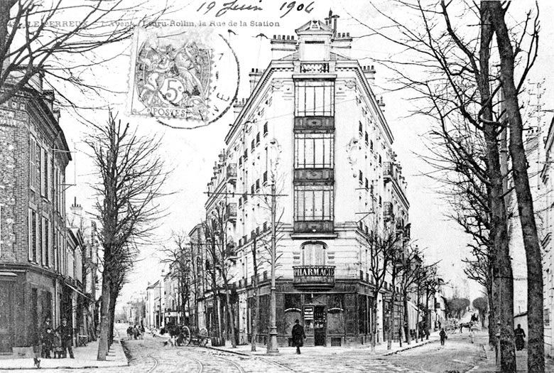 Vue de l'angle formé par l'avenue et la rue.