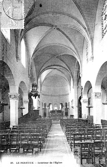 Vue générale de la nef prise en direction du choeur.