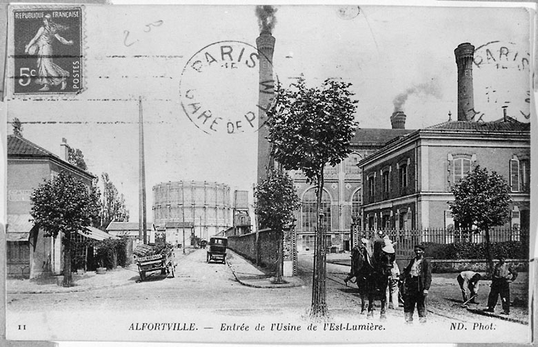 L'entrée de l'usine à l'angle du quai Blanqui et de la rue Volta.