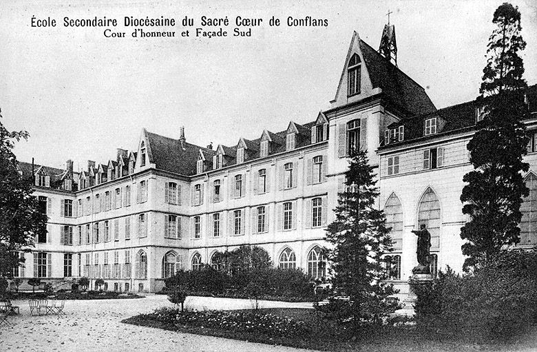 Façade sud du pensionnat du Sacré-coeur. A droite : nef de la chapelle.