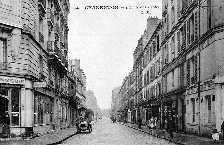 Vue de la rue en direction du bois de Vincennes.