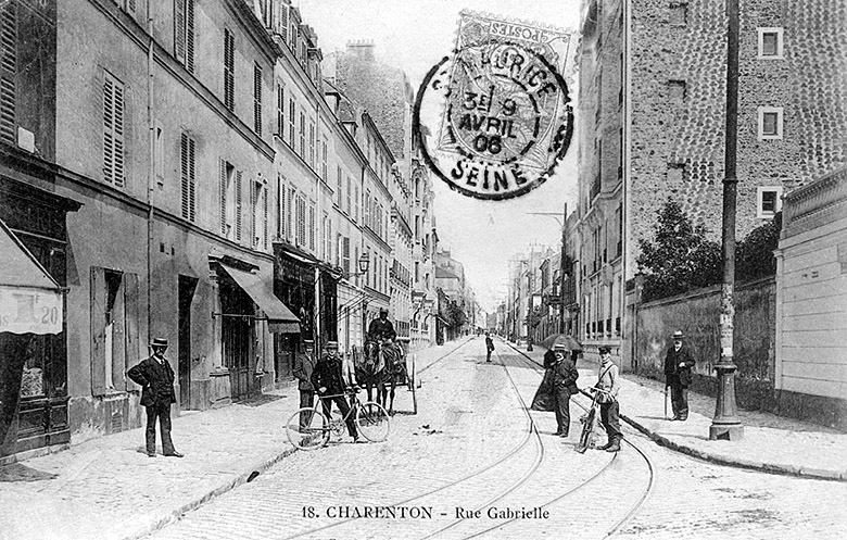 Vue de la rue en direction du bois de Vincennes.