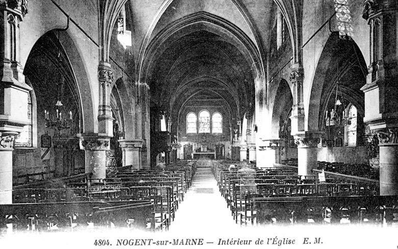 Vue générale de la nef en direction du choeur.