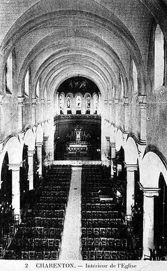 Vue générale de la nef en direction du choeur prise depuis la tribune d'orgue.