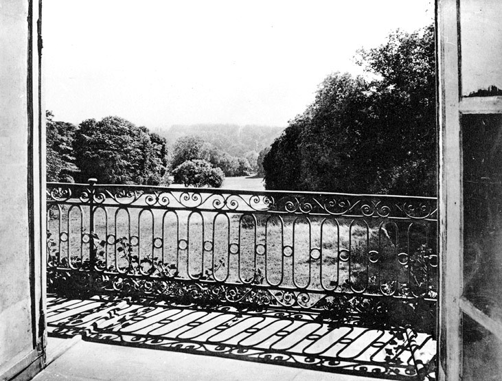 Balcon (deuxième moitié du 18e siècle) avec vue sur le parc.