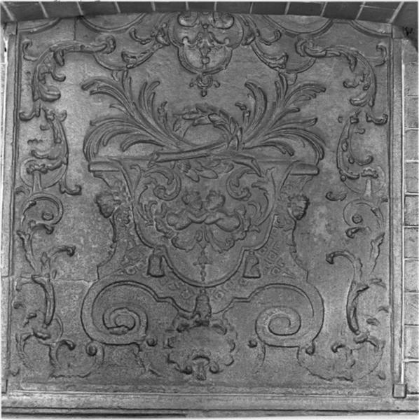 Détail : plaque de cheminée supérieure.
