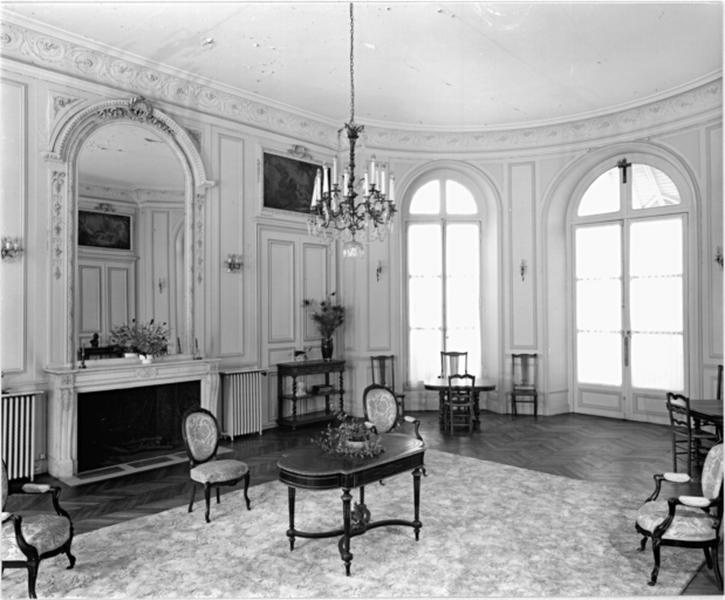 Grand salon ovale du rez-de-chaussée.