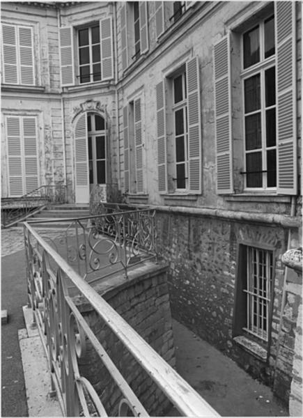 Cour anglaise.