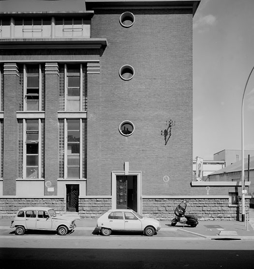 La façade sur la rue J. Vanzuppe.