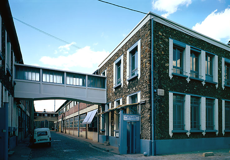 Vue générale depuis la rue.