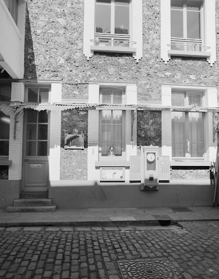 Entrée du pavillon de l'administration.
