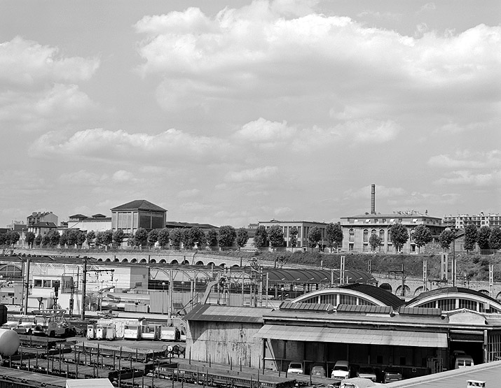 Vue de situation prise du sud, au-delà du remblai SNCF.