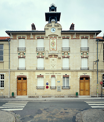 Façade antérieure et corps central.