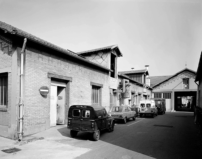 Façades d'ateliers.