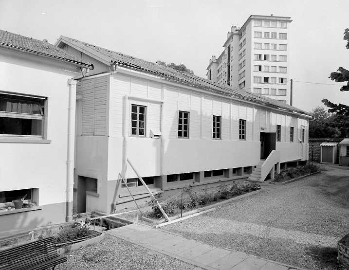 La façade du bâtiment de la cantine.
