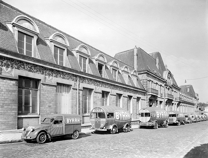 Façade sur la rue de l'Entrepôt.